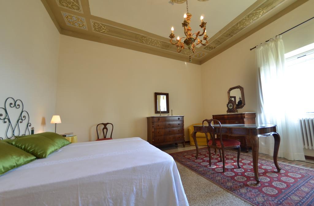 Villa Buonaparte San Miniato Room photo